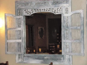 chantal-dupetit-deco-interieure-restaurant-miroir-portes