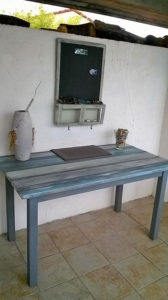 chantal-dupetit-deco-interieure-seconde-vie-meubles-table-simple-bois